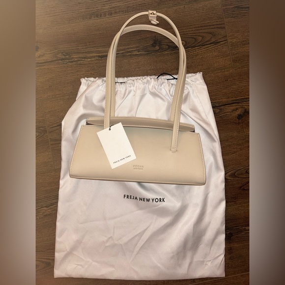 NEW Freja Caroline Oat Bag, with Dust Bag and Tags - Picture 3 of 8